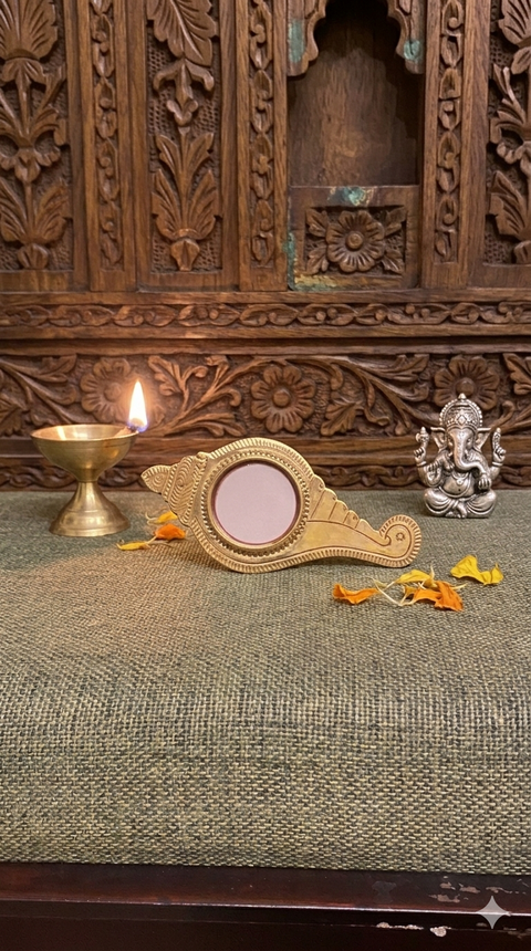 Aranmula Kannadi (Conch-Shaped) | Handmade Metal Mirror of Kerala