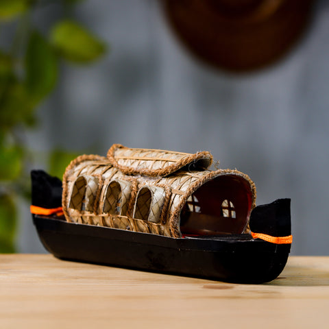 three windows house boat miniature model